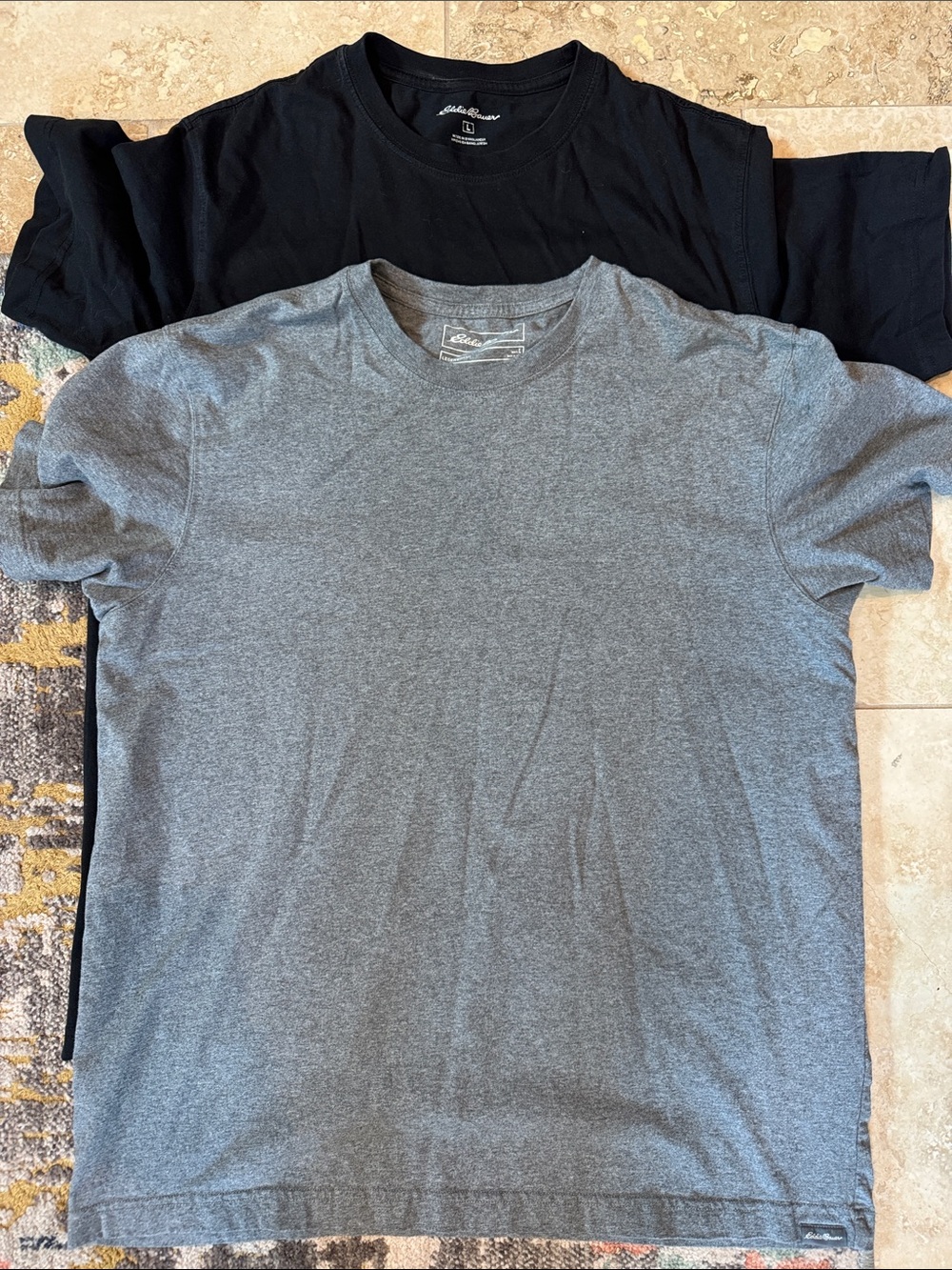 BUNDLE Eddie Bauer large t-shirts
Black and gray